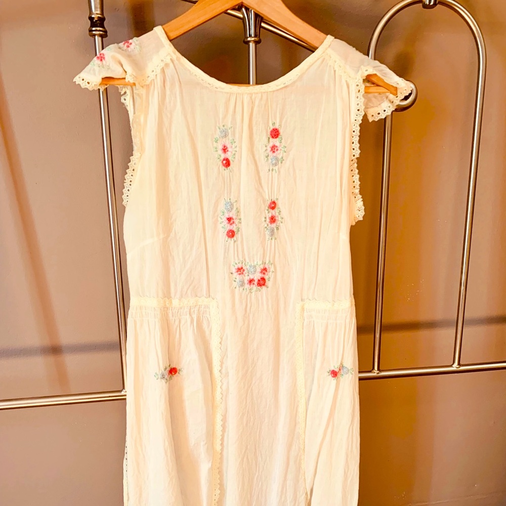 Free People women’s dress excellent condition Embroidered details delicate sz sm